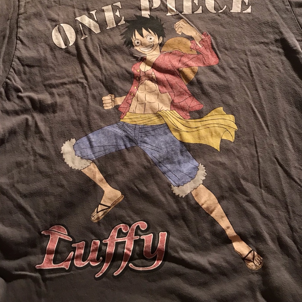 One piece T - Picture 2 of 2